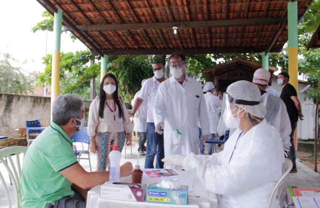 Com bloqueio sanitário, Buraquinho e Pitangueiras recebem testagem rápida da Covid-19