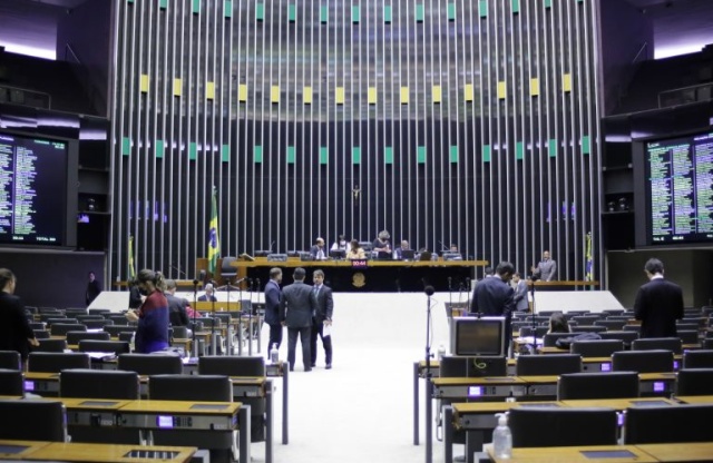Câmara pode votar na segunda-feira proposta que cria Programa Internet Brasil

