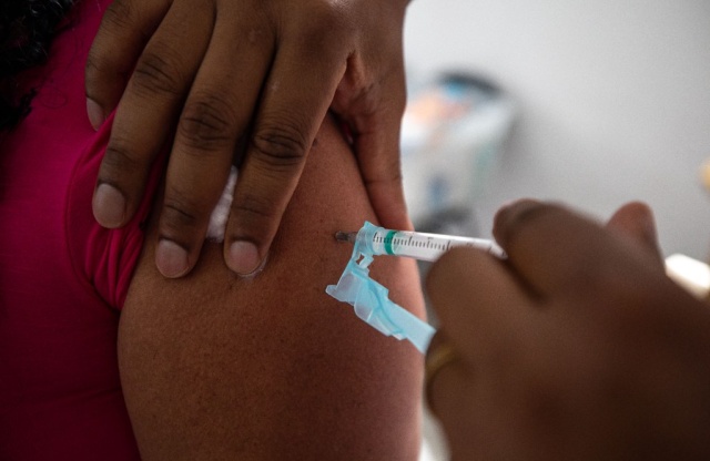 Vacinação contra Covid continua nesta segunda (9) em Camaçari