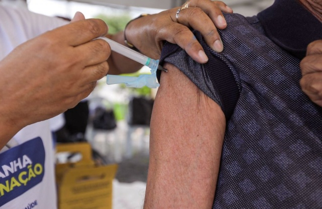Vacinação contra Covid continua nesta quarta (29) para todas as doses e públicos