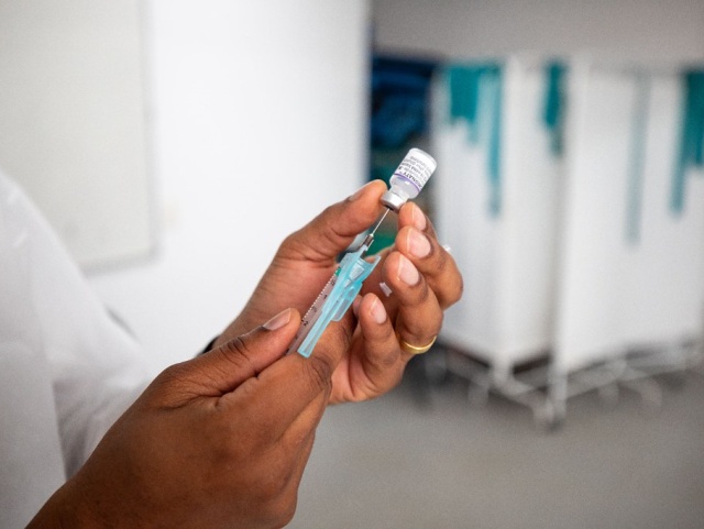 
Vacinação contra Covid continua nesta quarta (11) em Camaçari